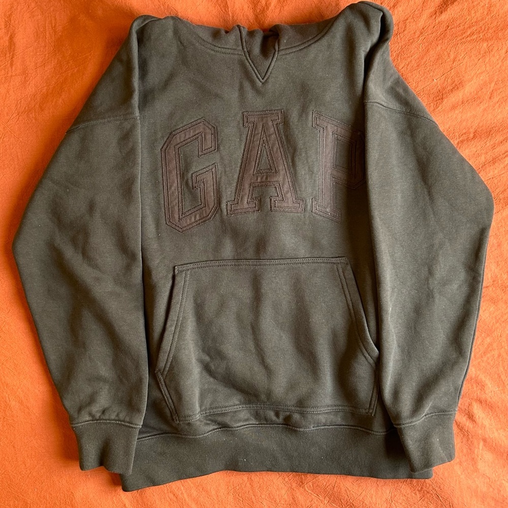 Never worn because I got the wrong size, also it’s brown but the picture is off.
